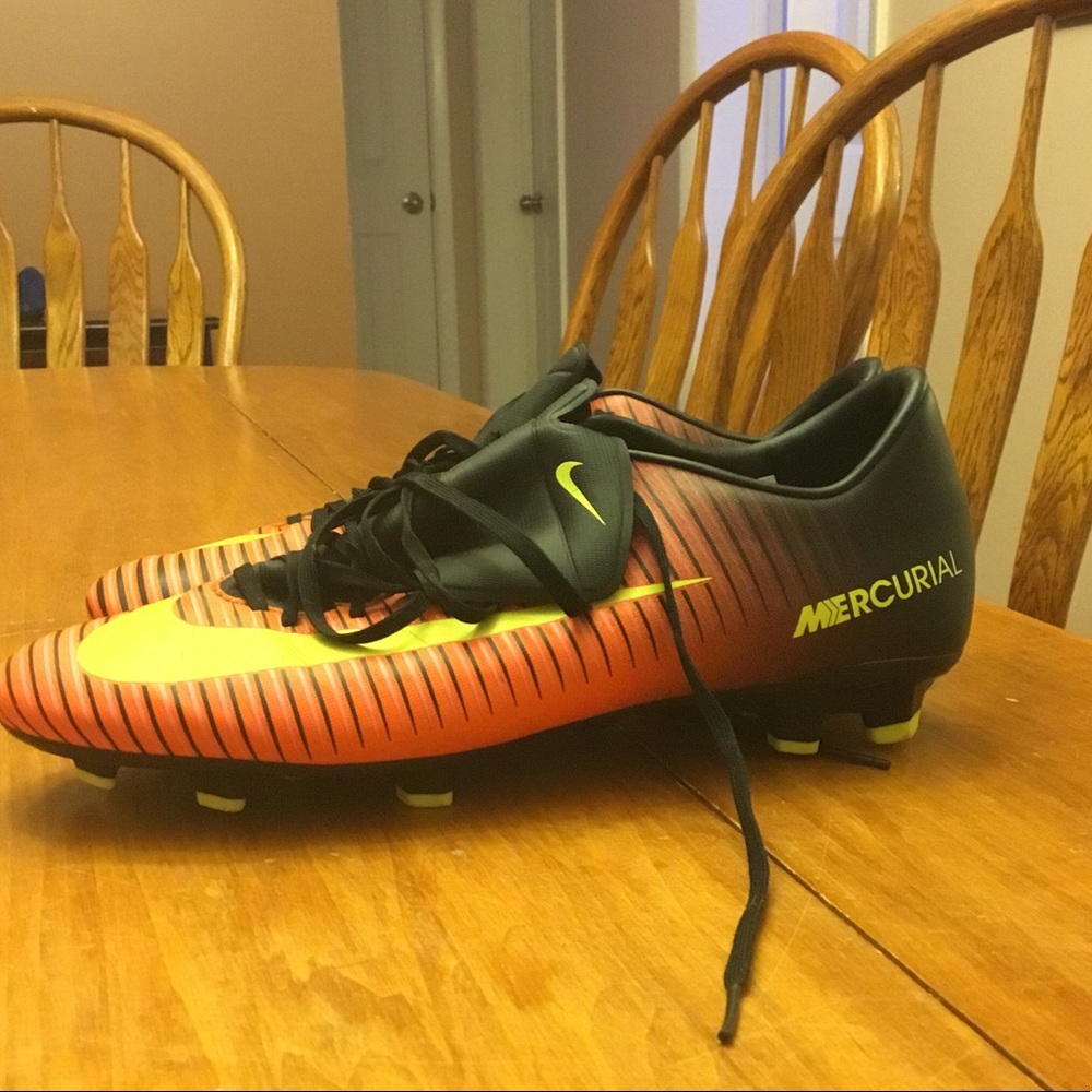 Women’s 8.5 Nike Mercurial soccer cleats.